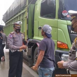 Razia yang digelar Direktorat Lalu Lintas Polda Sumbar di Lubuk Kilangan, Kota Padang. Foto: tribratanews.sumbar.polri.go.id