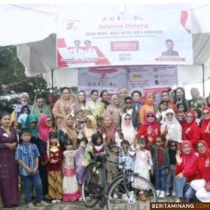 Foto bersama perserta  Lomba Budaya dan Makanan Tradisional Nagari Air Bangis usai penyerahan hadiah
