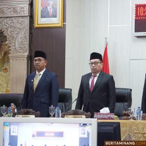Ketua DPRD Solsel, Zigo Rolanda (kanan) saat Sidang Paripurna Istimewa DPRD Peringatan HUT Solsel ke-19 Tahun 2023 di Gedung Dewan setempat, Sabtu (7/1/2023).  Afrizal Amir