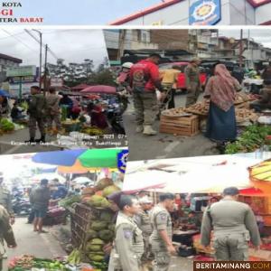 Tim SK4 Bukittinggi melakukan penertiban  terhadap Planggaran Perda No.3 tahun 2015 tentang ketertiban umum di fasilitas umum dikawasan pasar atas,pedestrian Jam gadang, di Pasar Bawah dan Pasar Aur Kuning. Foto : Dok Satpol PP Bkt
