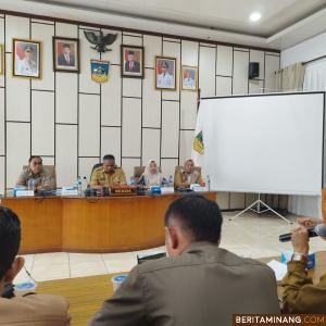Pemda Solok Selatan gelar rapat persiapan untuk tuan rumah perhelatan malam puncak Uda Ini Tingkat Provinsi Sumbar, di aula Tangsi Ampek kantor bupati,  Selasa (21/2/2023). foto Diskominfo Solsel