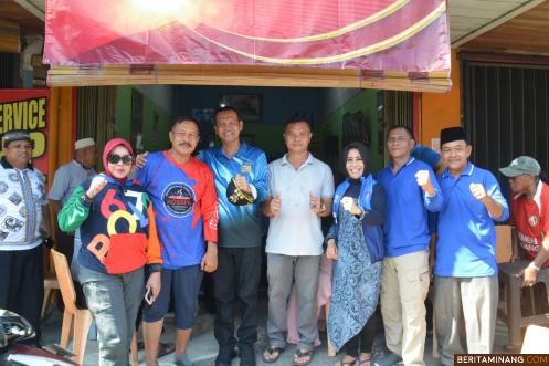 Anggota DPR RI dari fraksi Demokrat daerah pemilihan Sumatera Barat ll, Rezka Oktoberia di dampingi Wali Kota Pariaman H. Genius Umar