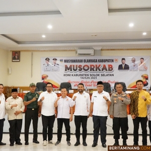 Sekretaris Daerah Dr. H. Syamsurizaldi hadiri pembukaan Musorkab KONI Solok Selatan di Hotel Pesona Alam Sangir, Rabu (30/8/2023). Foto Diskominfo