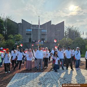 Kegiatan jalan santai Fateta Undand untuk memperingati Haorns 2023 (Dokumen Fateta Unand)