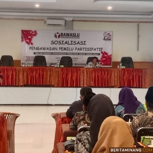 Bawaslu Kabupaten Solok Selatan gelar sosialiasi pengawasan Pemilu Parrisipatif dalam rangka pengawasan Pemilu tahun 2024 di Hotel Pesona Alam Sangir, Jumat (13/10/2023). Foto Afrizal Amir