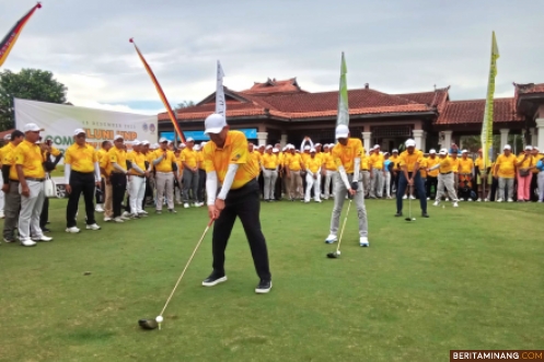 Pembukaan Iluni UNP Golf Tournament III yang berlangsung Minggu (10/12/2023) di lapangan golf Palm Springs Golf & Country Club, Nongsa, Kota Batam. Foto dokumentasi ET.
