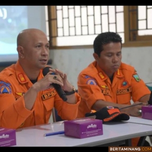 Kepala BPBD Kesbangpol Padang Panjang, I Putu Venda, S.STP, M.Si, Kamis (11/1/2023) pada rapat koordinasi kenaikan level III Gunung Marapi. Foto: Kominfo Padang Panjang