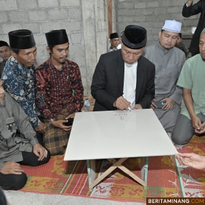 Gubernur Sumatera Barat (Sumbar), Mahyeldi ketika meresmikan Masjid Nurul Jannah Indah di Jorong Solok Badak, Nagari Limo Koto, Kecamatan Koto VII, Kabupaten Sijunjung, Jumat (02/02/2024). Foto: Adpim Sumbar
