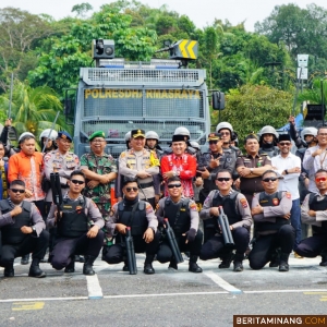 Suasana Apel Gelar Pasukan Operasi Mantap Praja Singgalang di halaman Polres Dharmasraya, Kamis, (22/8/2024). Foto: Kominfo Dharmasraya