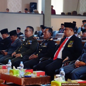 Bupati Dharmasraya, Sutan Riska Tuanku Kerajaan menghadiri rapat paripurna istimewa DPRD Dharmasraya di ruang rapat utama DPRD Dharmasraya, Pulau Punjung, Jum'at (16/08/2024). Foto: Kominfo Dharmasraya