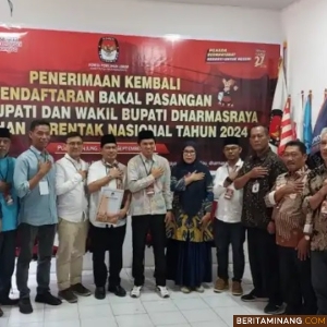 KPU Dharmasraya saat menerima pendaftaran Paslon Adi Gunawan-Romi Siska. Foto:Ist.
