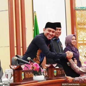 Suasana di DPRD Kota Padang Panjang saat Rapat Paripurna yang dipimpin Ketua, Imbral, S.E, Selasa (24/9/2024) malam di Gedung DPRD. Foto:Kominfo Padang Panjang