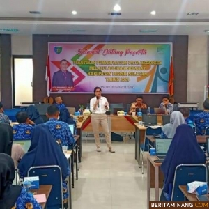 Suasana di Bapedalitbang Pessel saat aat Pelatihan Pemanfaatan Data Regsosek Gunakan Aplikasi SEPAKAT, Kamis (17/10/2024). Foto: Kominfo Pessel