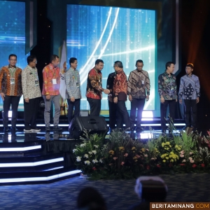Bupati Dharmasraya, Sutan Riska Tuanku Kerajaan saat menghadiri Gebyar Pelayanan Prima Tahun 2024 di Sheraton Grand Jakarta Gandaria City Hotel. Foto: Kominfo Dharmasraya