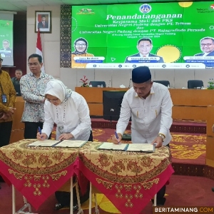  Dekan FBS UNP dan Presiden Direktur PT Rajagrafindo Tandatangani Perjanjian Kerja Sama