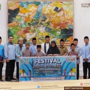 Penjabat (Pj) Wali Kota Padang Panjang, Sonny Budaya Putra, AP, MSi menggelar jamuan bersama rombongan FASI Sumatera Barat (Sumbar) di Rumah Dinas Wali Kota, Selasa (22/10/2024). Foto: Kominfo Padang Panjang