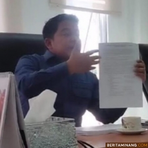 Pimpinan DPRD Dharmasraya Ade Anwar saat beraudiensi dengan perwakilan mahasiswa dan OKP. Foto: Dok.ist