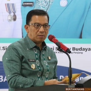 Penjabat (Pj) Wali Kota Padang  Panjang, Sonny Budaya Putra, A.P, M.Si, ketika membuka Rapat Koordinasi (Rakor) Tim Percepatan Penurunan Stunting (TPPS), Kamis (24/10/2024) di Pendopo Rumah Dinas Wali Kota. Foto: Kominfo Padang Panjang
