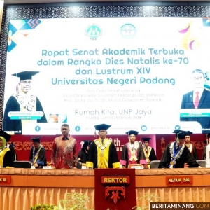 Suasana Rapat Senat Terbuka Dies Natalis ke-70 dan Lustrum ke-14 Universitas Negeri Padang yang digelar pada Jumat (25/10/2024) di Auditorium Kampus Air Tawar UNP. Foto: Humas UNP