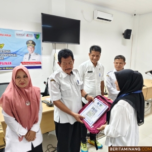 Kepala Dinas Koperasi UMK Naker Pessel, Yandes Amrianal, Kamis (3/10/2024) ketika membuka Pelatihan Gelombang IV.Fotio:Kominfo Pessel