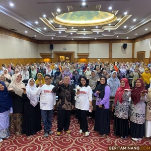 Foto bersama peserta pelatihan peningkatan kompetensi numerasi guru SD dengan pendekatan matematika realistik Provinsi Sumatera Barat Tahun 2024. Foto: Humas YPMIPA Sumbar