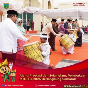 Suasana pembukaan Musabaqah Tilawatil Qur'an (MTQ) XLI-2024 Tingkat Kota Padang Panjang yang diikuti 16 kafilah dari 16 kelurahan, Kamis (21/11/2024) di pelataran Masjid Agung Manarul 'Ilmu Islamic Center. Foto: Kominfo Padang Panjang