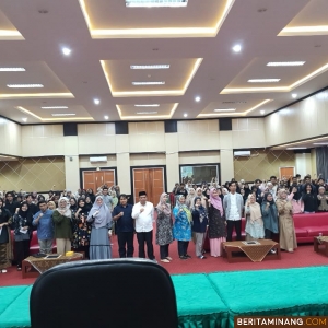 Kegiatan Pembekalan Penulisan Proposal PKM, LDIM, P2MW, dan PPK Ormawa oleh Departemen Bahasa Inggris di Auditorium Kampus UNP Air Tawar Padang pada Jumat (1/11/2024). Foto MR.
