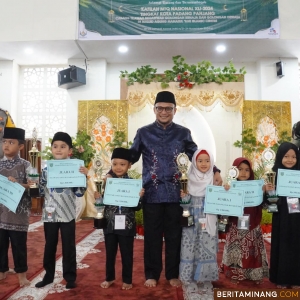 Pj Sekdako Winarno dalam penutupan, Ahad (24/11/2024) di Masjid Islamic Center, Ahad (24/11/2024). Foto: Kominfo Padang Panjang