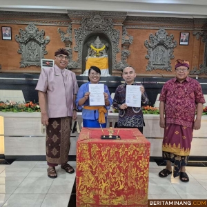 Foto bersama usai PKS di ruang sidang gedung Pascasarjana Undiksha pada Kamis (14/11/2024). Foto: ET