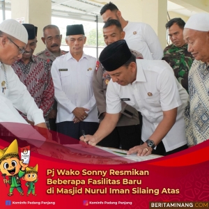 Penjabat (Pj) Wali Kota Padang Panjang, Sonny Budaya Putra, AP, M.Si ketika resmikan fasilitas baru Masjid Nurul Iman Silaing Atas, Rabu (6/11/2024). Foto: Kominfo Padang Panjang