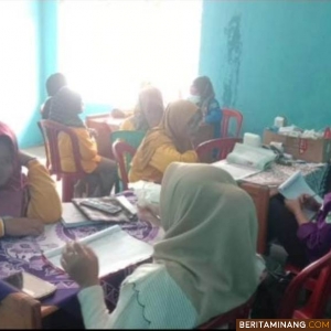 Suasana penilaian kepada Pengelola Promosi Kesehatan (Promkes) UPT Puskesmas Tanjung Beringin Kecamatan Lunang, Kabupaten Pesisir Selatan (Pessel), Senin (4/11/2024). Foto: Kominfo Pessel