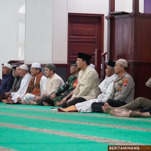 Penjabat (Pj) Wali Kota, Sonny Budaya Putra, AP, M.Si saat menghadiri kegiatan Subuh Mubarakah di Masjid Raya Jihad, Ahad (24/11/2024). Foto: Kominfo Padang Panjang