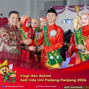 Penjabat (Pj) Wali Kota, Sonny Budaya Putra, A.P, M.Si serahkan piala pada Viagi Anfasini dan Febriani Aulia Rahmi yang terpilih sebagai Uda dan Uni Duta Wisata Kota Padang Panjang 2024, Sabtu (2/11/2024) malam di Gedung Serbaguna Sport Center Kota Padang Panjang. Foto Kominfo Padang Panjang