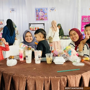 Suasana di kawasan Sport Center telah menjelma menjadi pusat aktivitas yang mampu menghidupkan serta membuat sejumlah sektor mengalami peningkatan aktivitas ekonomi. Foto: Kominfo Padang Panjang