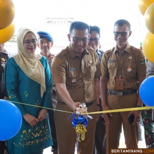 Penjabat (Pj) Wali Kota, Sonny Budaya Putra, AP, MSi saat meresmikan Unit Pelaksana Teknis Daerah (UPTD) Perlindungan Perempuan dan Anak (PPA) Kota Padang Panjang, Selasa (3/12/2024). Foto: Kominfo Padang Panjang