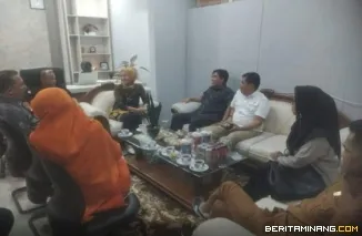 Komisi II DPRD Kota Bukittinggi melakukan kunjungan kerja ke dinas mitra kerjanya Dinas Pemuda dan Olahraga,Kamis(23/01) Foto : Dokdprdbkt