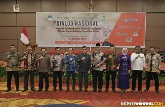 Suasana ketika Ikatan Keluarga Alumni (IKA) Universitas Andalas (Unand) menggelar silaturahmi serta dialog nasional dengan tema "Prospek Pertumbuhan Ekonomi Nasional Di Masa Pemerintahan Presiden Baru", di Truntum Hotel, Padang. Sabtu (11/1/2025). Foto: B