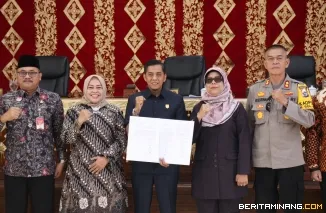 Rapat Paripurna pengumuman pasangan Wali Kota dan Wakil Wali Kota terpilih hasil Pilkada 2024 Minggu (9/02/2025).