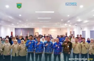 Pj Wali Kota, Sonny Budaya Putra, A.P, M.Si ketika membuka Bimbingan Teknis (Bimtek) dan Sertifikasi Pengelolaan Keuangan Daerah yang diikuti PPK dan bendahara, Senin(17/2/2025) di Hotel Aulia. Foto: Kominfo Padang Panjang