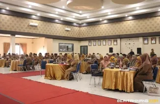 Rapat Koordinasi Pejabat Pemerintah Kota Payakumbuh di Aula Ngalau Indah Lantai 3 Balaikota Payakumbuh, Selasa (11/02/2025).