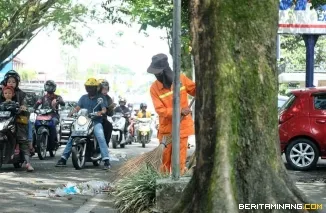 Petugas kebersihan di Kota Padang Panjang. Foto: Kominfo Padang Panjang