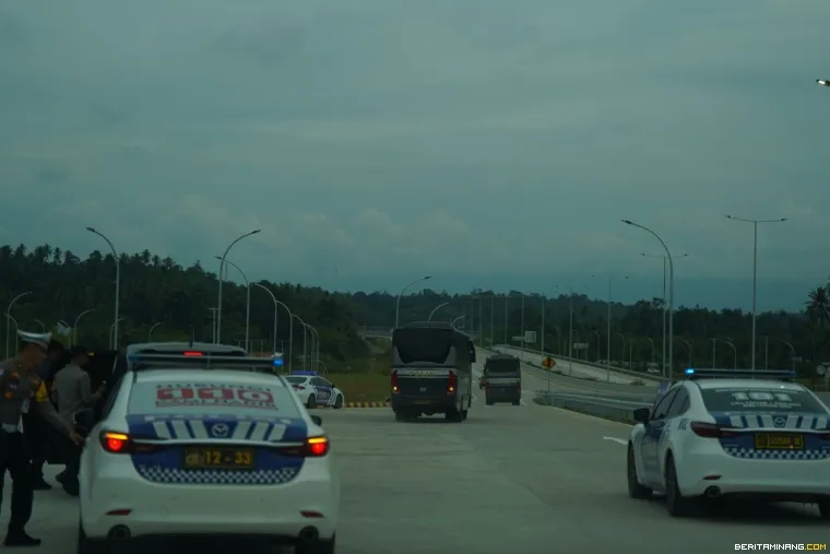 Pemandangan ruas tol Padang-Sicincin.