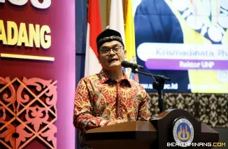 Direktur Jenderal Pendidikan Vokasi, Pendidikan Khusus, dan Pendidikan Layanan Khusus (Dirjen Pendidikan Vokasi PKPLK) Kementerian Pendidikan Dasar dan Menengah (Kemdikdasmen) Republik Indonesia, Tatang Muttaqin, S.Sos, M.Ed., Ph.D.ketika Orasi Ilmiah pad