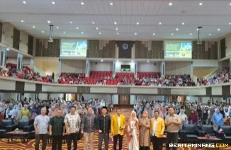 Dewan Pengurus Pusat Ikatan Alumni (DPP ILUNI) Universitas Negeri Padang laksanakan pembekalan calon wisudawan periode ke-138. Foto ET.