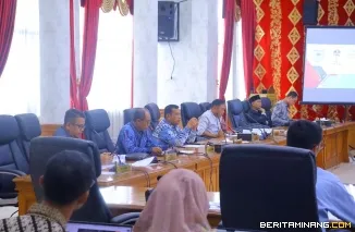 Rapat Kerja Pembahasan Rancangan Awal Rencana Pembangunan Jangka Menengah Daerah (RPJMD) Kota Payakumbuh Tahun 2025-2029 di ruang sidang DPRD, Sabtu (22/03/2025).