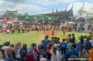 Tradisi tahunan Potang Balimau di Kenagarian Pangkalan, Kecamatan Pangkalan Koto Baru, Kabupaten Lima Puluh Kota, berlangsung meriah pada Jumat, (28/02/2025)