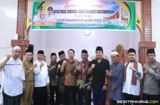 Bupati Limapuluh Kota, H Safni dan Wakil Bupati Limapuluh Kota, Ahlul Badrito Resha melakukan Safari Ramadhan di Masjid Baabunnur, Nagari Koto Tangah Simalanggang,  Kamis (20/3/2025).