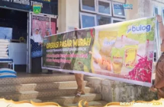 Suasana operasi pasar yang dilaksanakan Pemko Padang Panjang. Selama Ramadan Pemko Padang Panjang melakukan Operasi Pasar Murah di empat kelurahan. Foto: Kominfo Padang Panjang