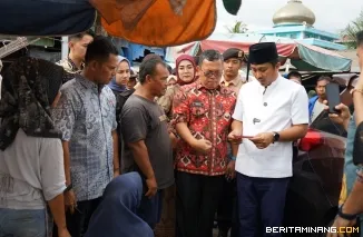Wakil Gubernur Sumatera Barat, Vasko Ruseimy, melakukan inspeksi mendadak (sidak) di pasar tersebut pada Kamis (13/3/2025). Foto: Adpim Sumbar