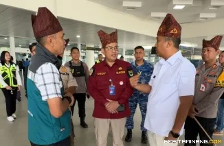 Wakil Gubernur Sumatera Barat (Sumbar), Vasko Ruseimy ketika berada di Bandara Internasional Minangkabau (BIM). Foto: Adpim Sumbar